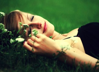 De sorrisos marotos e piscadelas maliciosas são formados nossos afetos