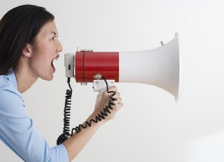 Por que as pessoas falam tanto?  Por Eliane Brum