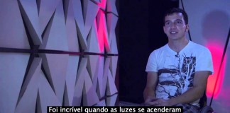 6 pessoas ficam amigas na escuridão. Quando as luzes se acendem, todas ficam chocadas 6 pessoas ficam amigas na escuridão. Quando as luzes se acendem, todas ficam chocadas