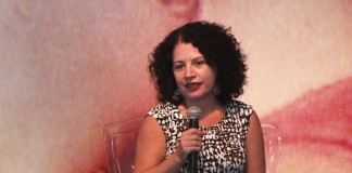 Viviane Mosé, filósofa brasileira, classifica a cobertura da imprensa brasileira de “pobre e simplista” Viviane Mosé, filósofa brasileira, classifica a cobertura da imprensa brasileira de “pobre e simplista”