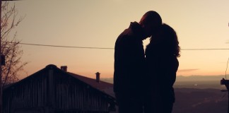 A incrível máquina de abraços