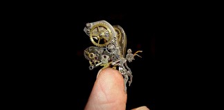 Artista transforma sucata de metal em fantásticas esculturas em miniatura
