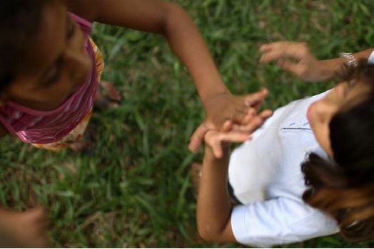 contioutra.com - Tarja Branca- documentário brasileiro sobre a arte de brincar