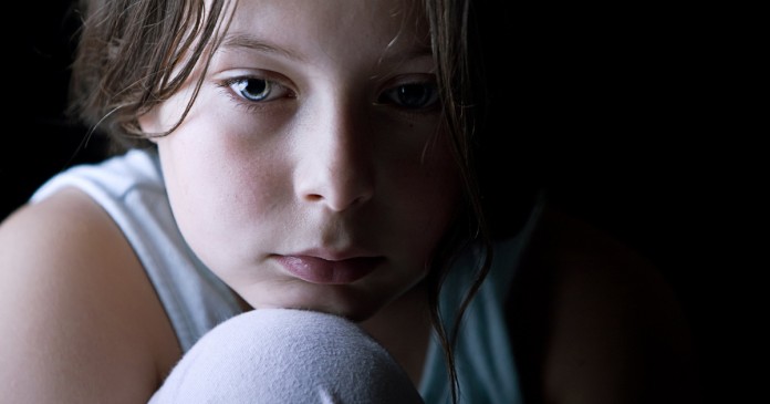 10 maneiras terríveis pelas quais pais estão machucando filhos