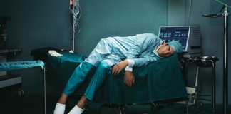 Profissionais de ajuda e as dores que carregam no jaleco