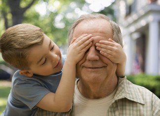 Mãe, o vovô tá diferente!
