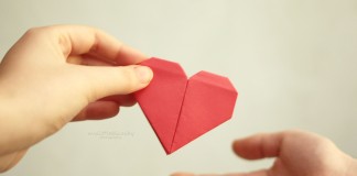 Difícil não é dar o que temos, mas doar o que somos Difícil não é dar o que temos, mas doar o que somos