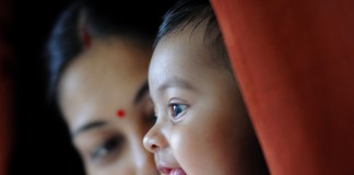 Sobre mães que carregam ( ou não ) seus bebês