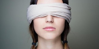 É impossível evoluir com os olhos vendados