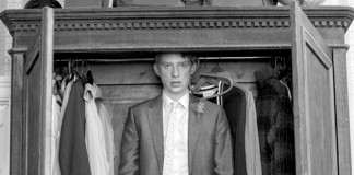 Precisamos todos sair do armário. Precisamos todos sair do armário.