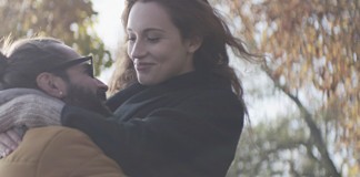 Quando o frio apertar, abrace apertado quem está ao seu lado. Quando o frio apertar, abrace apertado quem está ao seu lado.