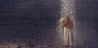 Deve haver alguma coisa que ainda te emocione Deve haver alguma coisa que ainda te emocione