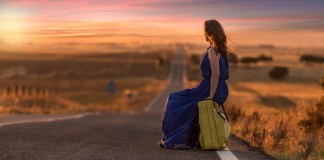 Faça uma coisa boa para os outros. Vá cuidar da sua vida primeiro! Faça uma coisa boa para os outros. Vá cuidar da sua vida primeiro!