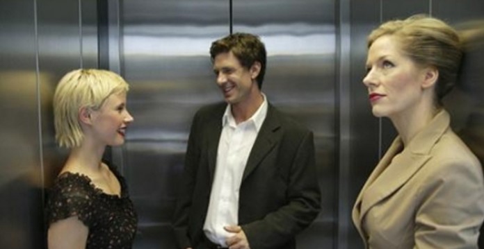 elevador De que adianta falar quatro idiomas e não dizer “bom dia” no elevador?