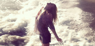 Se a vida é uma folha em branco, risque-a até a última gota de tinta da alma Se a vida é uma folha em branco, risque-a até a última gota de tinta da alma