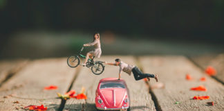 Fotógrafo de casamentos transforma casais em miniatura