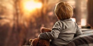 Filhos abandonados dentro da própria casa