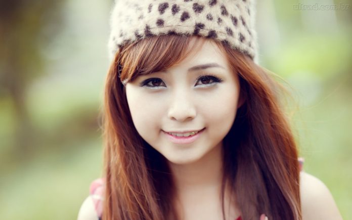 286785_Papel-de-Parede-Asiatica-Fofa-Sorrindo_1440x900 A sorte tem o riso solto. Sorria que ela sorri de volta.