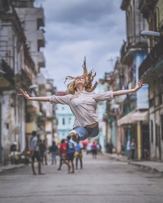 contioutra.com - Fotógrafo capta imagens esplêndidas de bailarinos nas ruas de Cuba