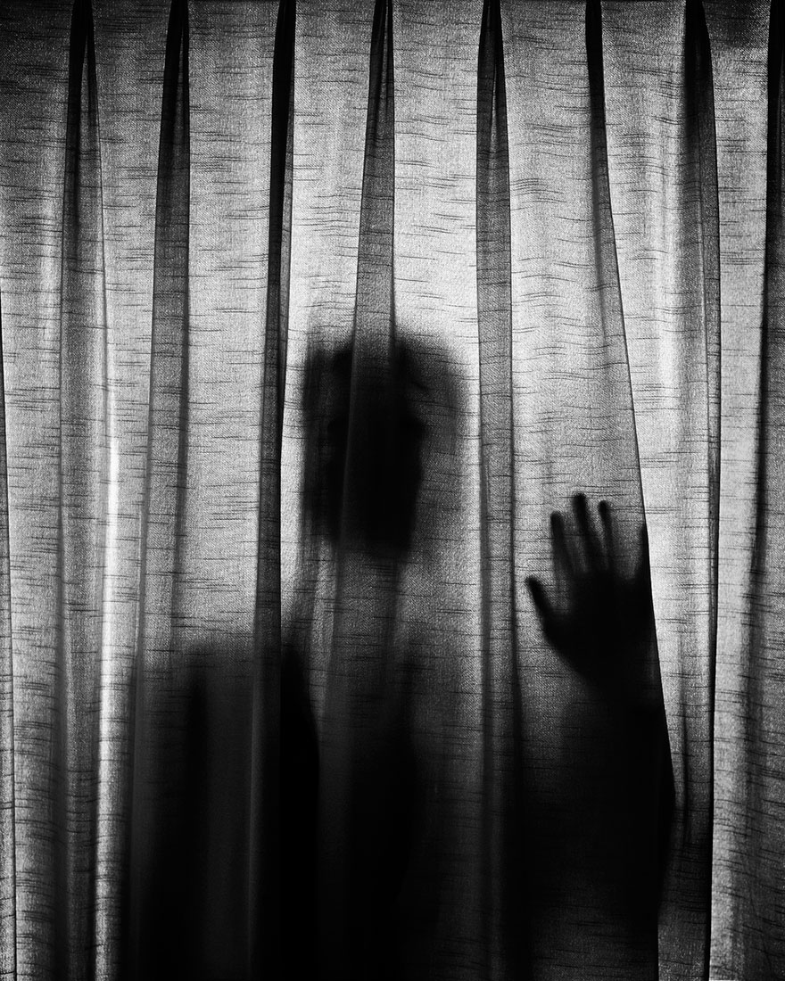 contioutra.com - Fotógrafo documenta sua depressão em retratos inquietantes
