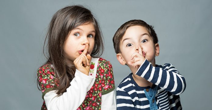 mensagem-da-karlinha-aprenda-a-ficar-em-silencio Aprenda a calar em público. Falar demais é o jeito mais fácil de não ser ouvido.