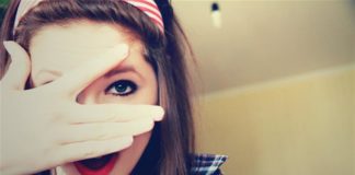 Nem todo perfume me inebria, nem todo sorriso me convence Nem todo perfume me inebria, nem todo sorriso me convence