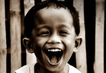 Pelo direito de postar fotos felizes no Facebook Pelo direito de postar fotos felizes no Facebook