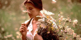 Saudade é a alma vestida de doce melancolia Saudade é a alma vestida de doce melancolia