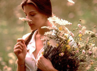 Saudade é a alma vestida de doce melancolia