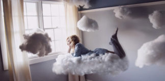 A gente se distrai das pessoas