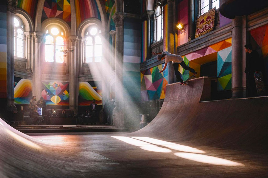 contioutra.com - Artistas transformaram uma igreja em pista de skate