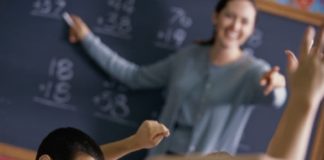 Defenda o professor na frente de seu filho e não precisará defender seu filho na frente do delegado