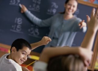 Defenda o professor na frente de seu filho e não precisará defender seu filho na frente do delegado