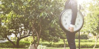 Vivemos um tempo em que tempo é mais caro do que dinheiro Vivemos um tempo em que tempo é mais caro do que dinheiro