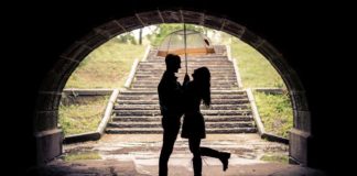 O amor é abrigo em uma feroz tempestade. O amor é paz no meio de uma guerra