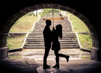 O amor é abrigo em uma feroz tempestade. O amor é paz no meio de uma guerra