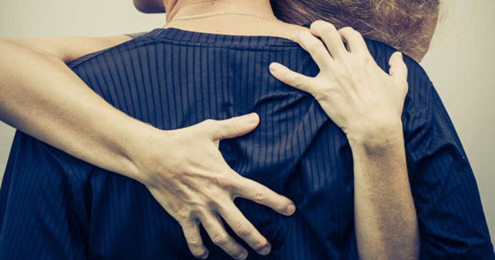 DEPENDÊNCIA AFETIVA Quem sofre de dependência precisa de um médico. Não de um amor.