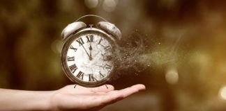 Quem mata o tempo não é um assassino. É um suicida.