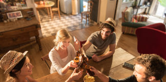 Gente muito bêbada é um saco e muito sóbria é um porre. Gostoso é o caminho do meio.