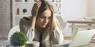 Não é que eu seja indiferente. É que cuidar da minha vida já dá um trabalhão danado.