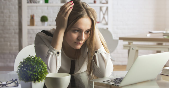 shutterstock_624866783 Não é que eu seja indiferente. É que cuidar da minha vida já dá um trabalhão danado.