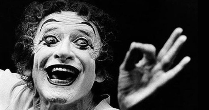 Não sou palhaço porque amei, palhaço é quem não se entrega