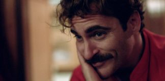 Por histórias de amor onde acabar solteiro também é final feliz.