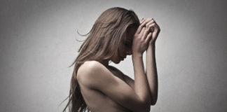 Quem povoa os salões da sua saudade? Quem povoa os salões da sua saudade?