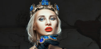 “Quer conhecer o caráter de uma pessoa? Dê a ela algum poder.” “Quer conhecer o caráter de uma pessoa? Dê a ela algum poder.”