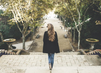 Aprendi a amar o som dos meus passos quando me afasto de tudo que me faz mal