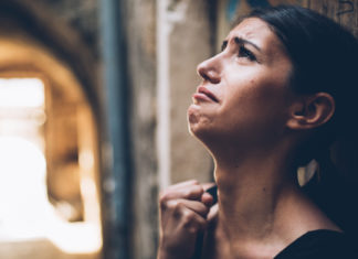 Não me peça pra ser forte quando eu estiver chorando