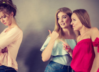 A falsidade, a inveja e outras drogas