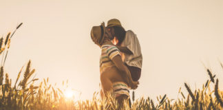 Fico com você porque não preciso estar ao lado de alguém