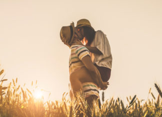 Fico com você porque não preciso estar ao lado de alguém